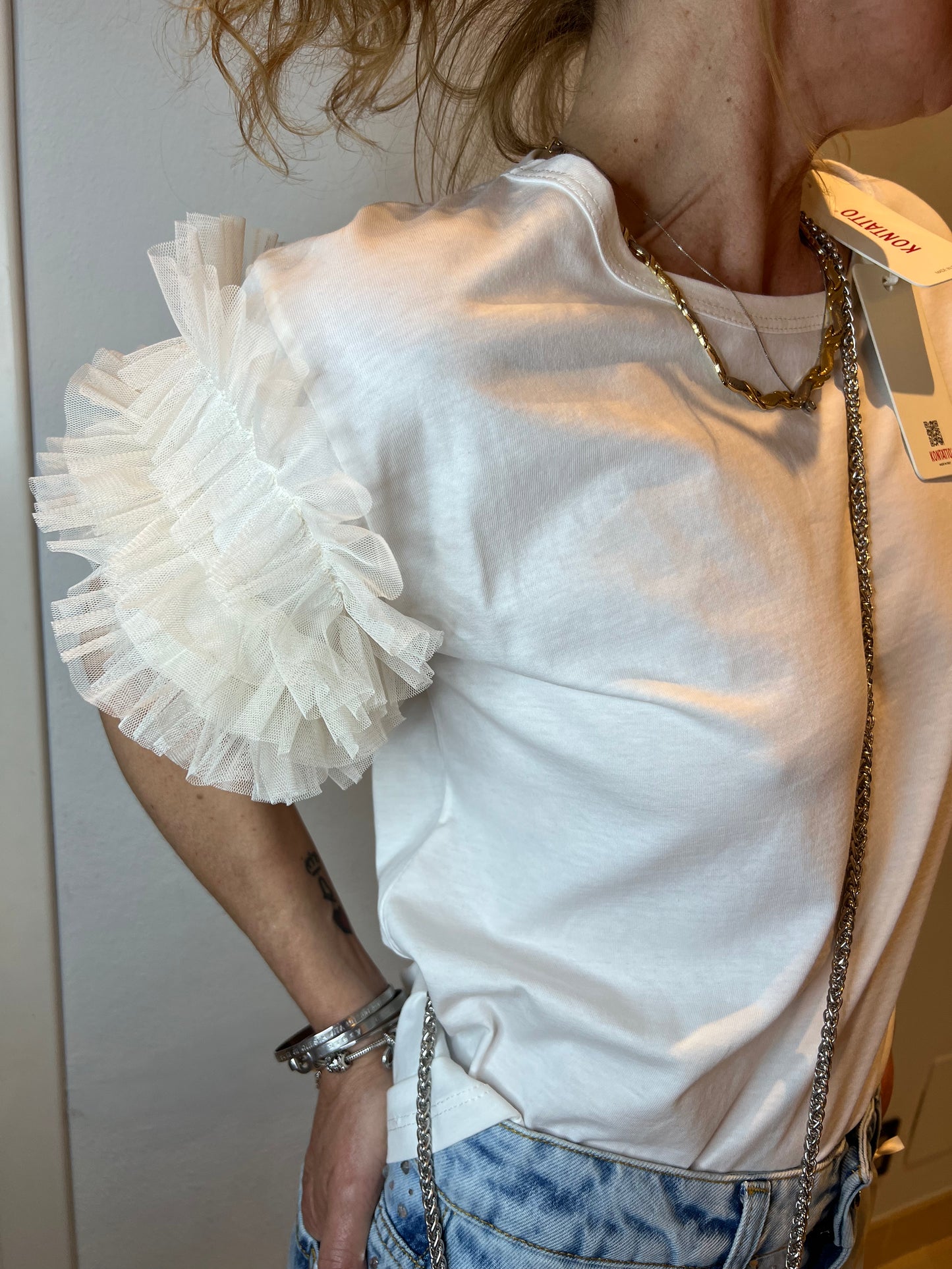 T-SHIRT GIROCOLLO CON MANICHE TULLE